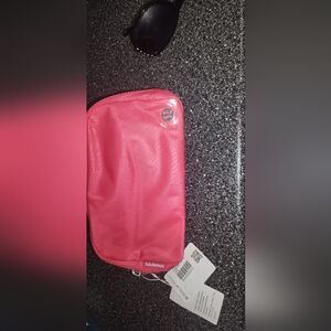 Lululemon Everywhere belt bag